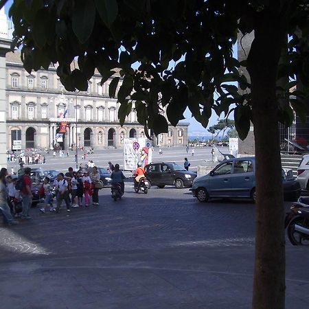 Serra Casa Vacanza A Piazza Del Plebiscito Napoli Eksteriør billede